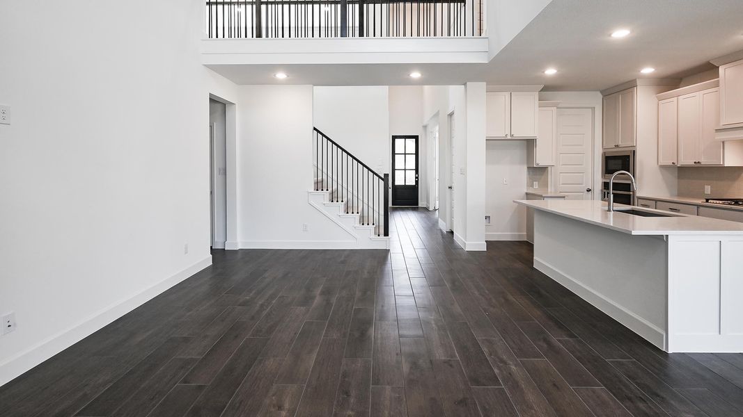 Spacious, unfurnished interior of a new home in 6 Creeks, Kyle (Image 20).