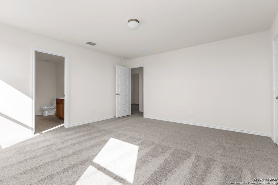 Spacious, unfurnished interior of a new home in Knox Ridge, Converse (Image 10).