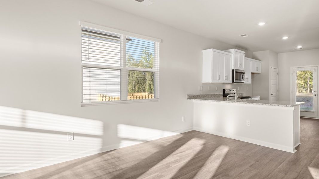 Spacious, unfurnished interior of a new home in Bellemeade Landing, Augusta (Image 11).