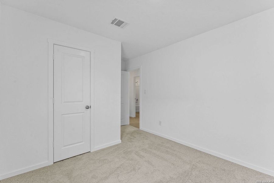 Spacious, unfurnished interior of a new home in Spring Grove, St. Hedwig (Image 28).