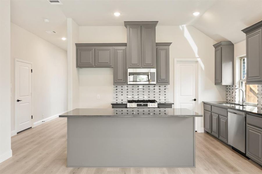 Furnished interior view inside a new home in Maplewood, Glenn Heights (Image 14).