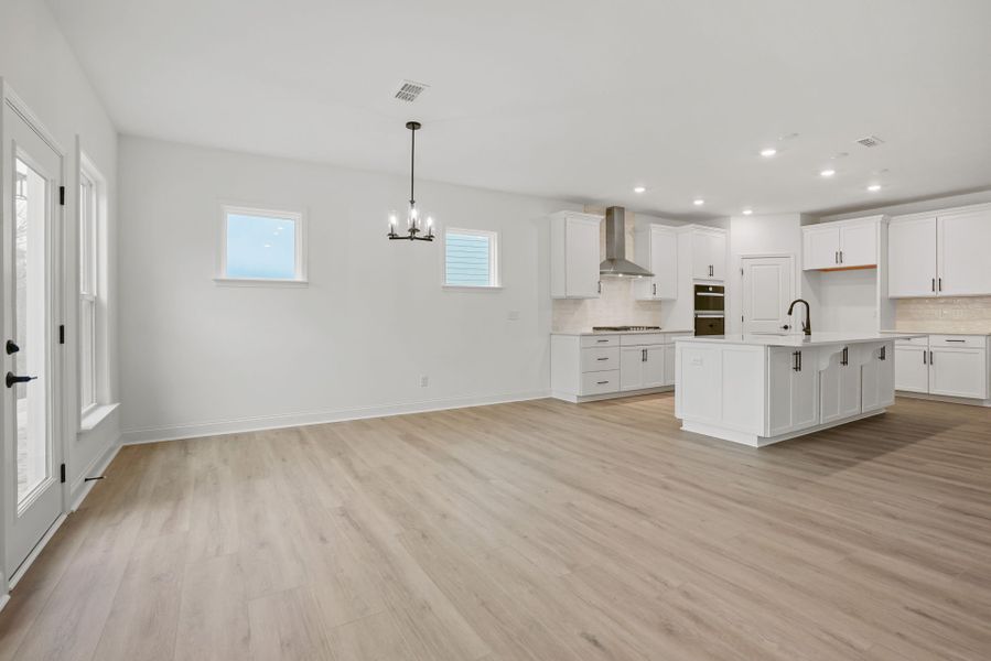 Spacious, unfurnished interior of a new home in Forest Creek, Waxhaw (Image 53).