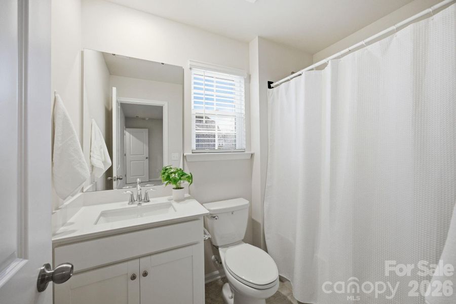 Ensuite Full Bathroom
