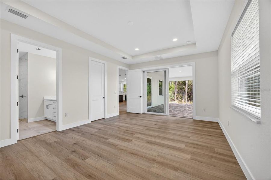 Spacious, unfurnished interior of a new home in , Rotonda West (Image 16).