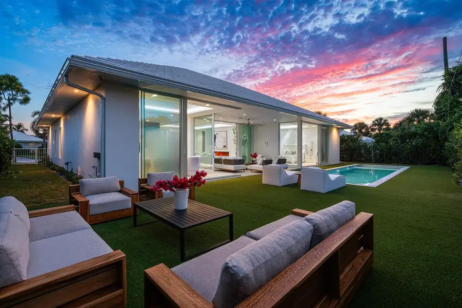POOL_TO_REAR_ANGLE_RIGHT_SUNSET