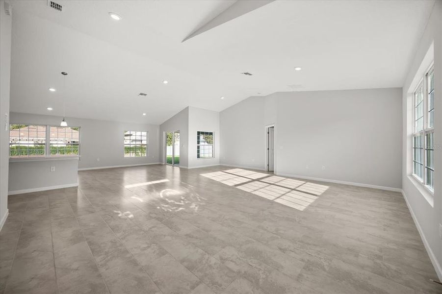 Spacious, unfurnished interior of a new home in , Deland (Image 25).