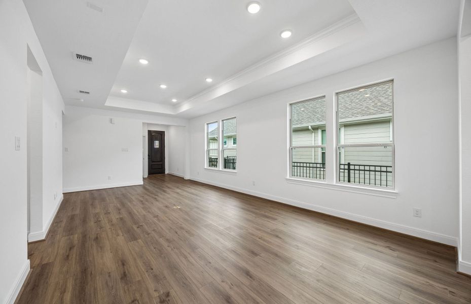 Spacious, unfurnished interior of a new home in Del Webb in Chambers Creek, Willis (Image 27).