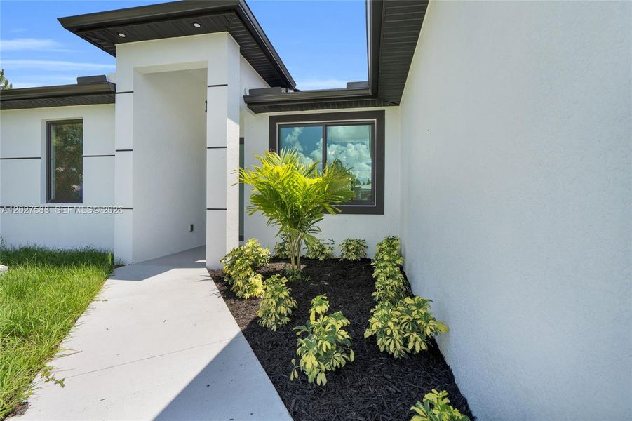 Exterior details and patio area of a home in , Lehigh Acres (Image 3).