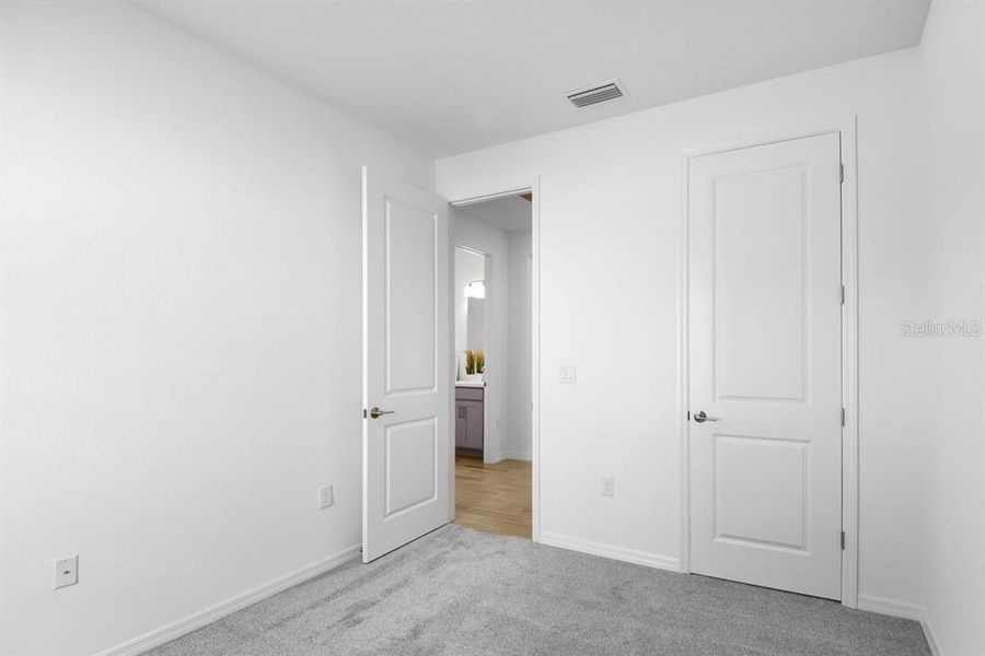 Spacious, unfurnished interior of a new home in Ardisia Park, New Smyrna Beach (Image 21).