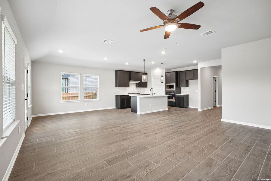Spacious, unfurnished interior of a new home in , San Antonio (Image 38).