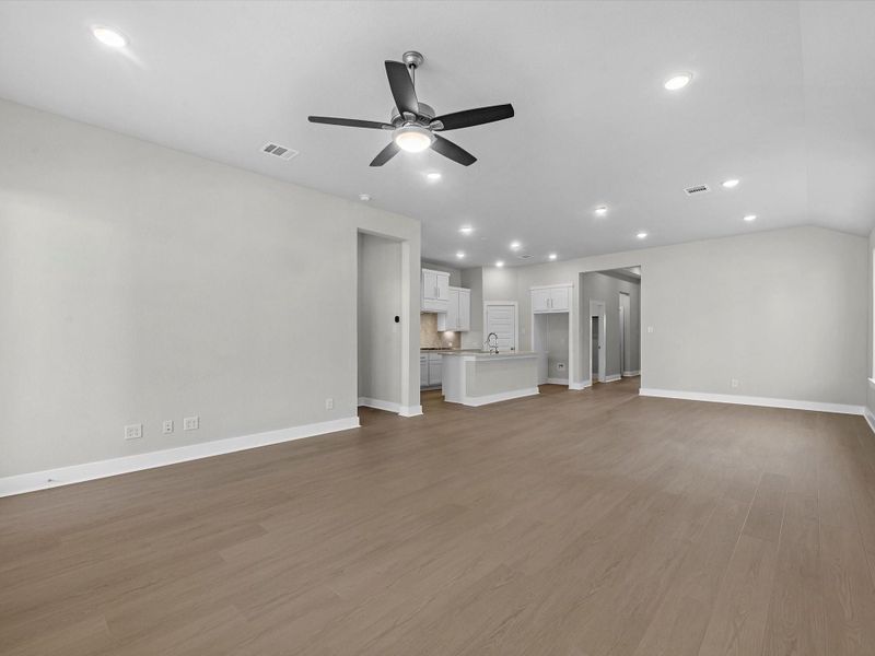 Spacious, unfurnished interior of a new home in Garden Glen at Clopton Farms, Montgomery (Image 15).