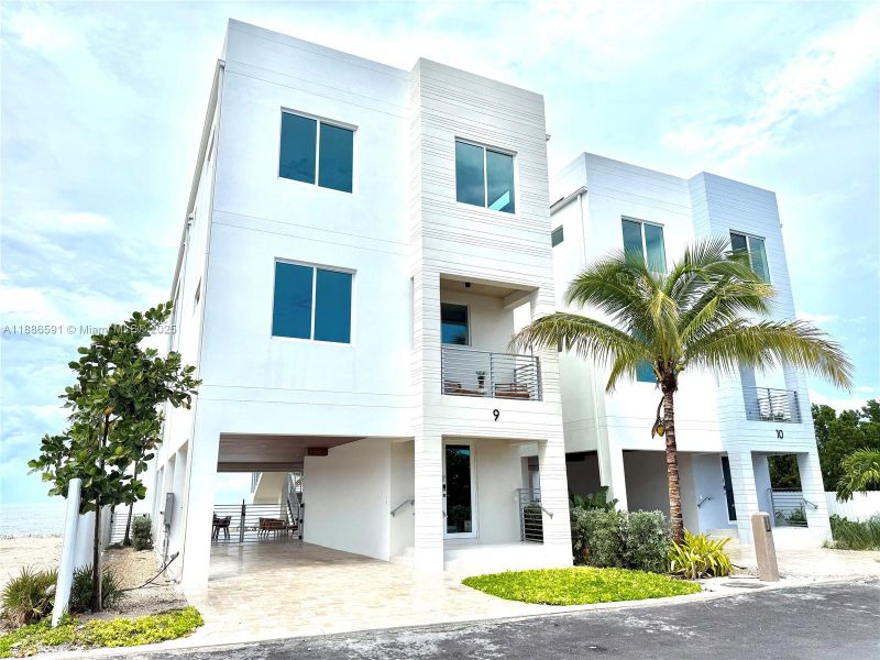 Condo located in Marathon, FL showcasing its design and architecture (Image 4). Condo located in Marathon, FL showcasing its design and architecture (Image 4).