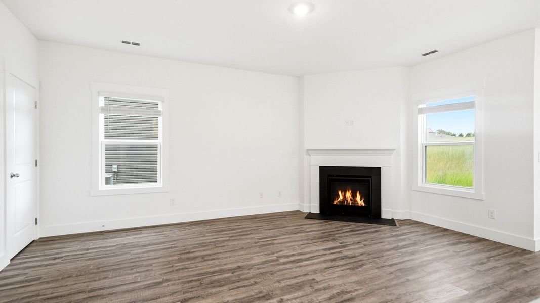Spacious, unfurnished interior of a new home in Fieldcrest Acres, Blountville (Image 12).