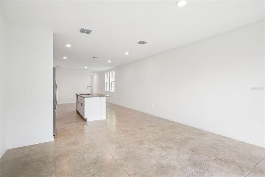 Spacious, unfurnished interior of a new home in Villamar - Classic Series, Winter Haven (Image 15).