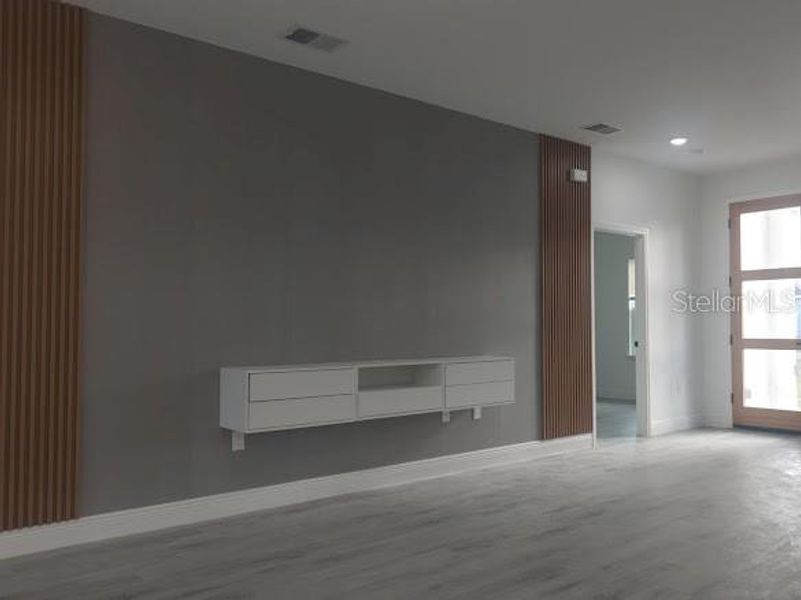 Spacious, unfurnished interior of a new home in , Ocala (Image 11).