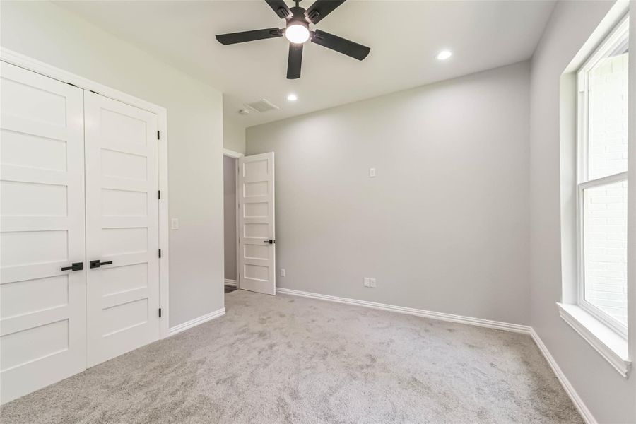Spacious, unfurnished interior of a new home in , Conroe (Image 17).