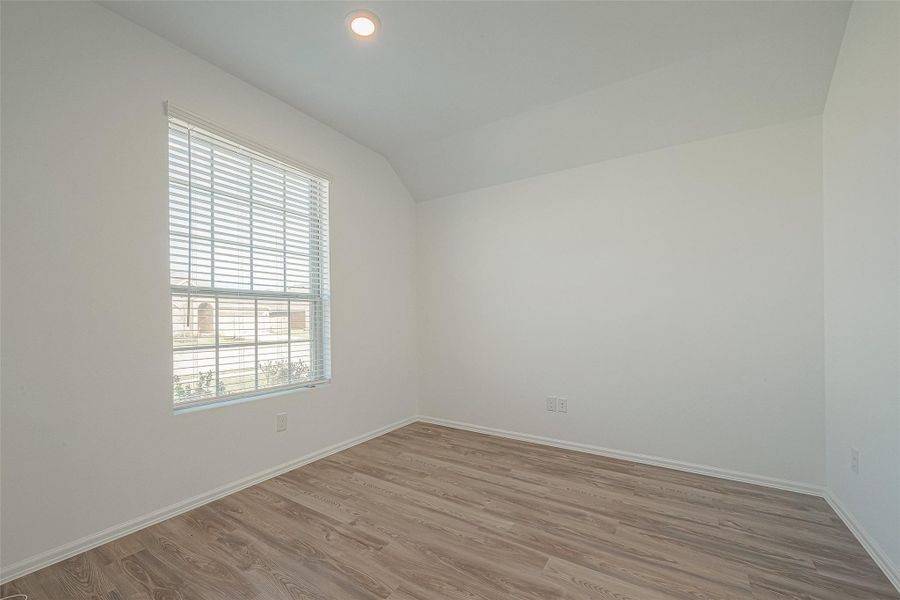 Spacious, unfurnished interior of a new home in Sendero: Wildflower II Collection, Rosenberg (Image 11).