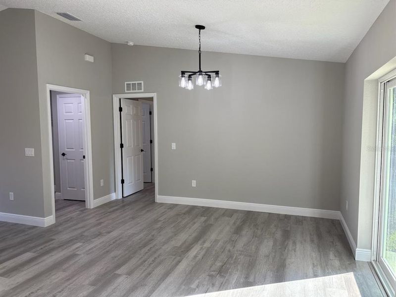Spacious, unfurnished interior of a new home in , Citrus Springs (Image 11).