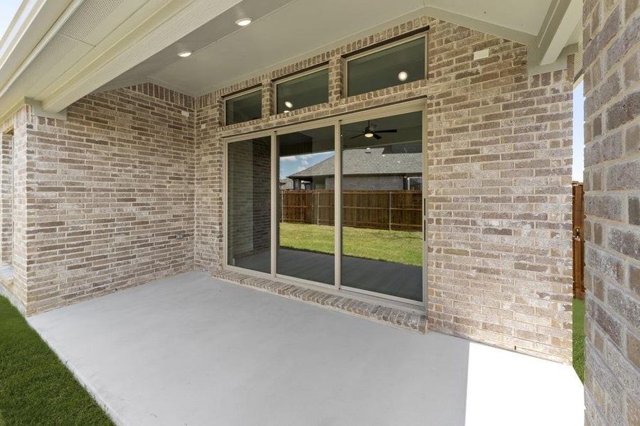 Spacious, unfurnished interior of a new home in Valencia on The Lake, Little Elm (Image 19). Spacious, unfurnished interior of a new home in Valencia on The Lake, Little Elm (Image 19).