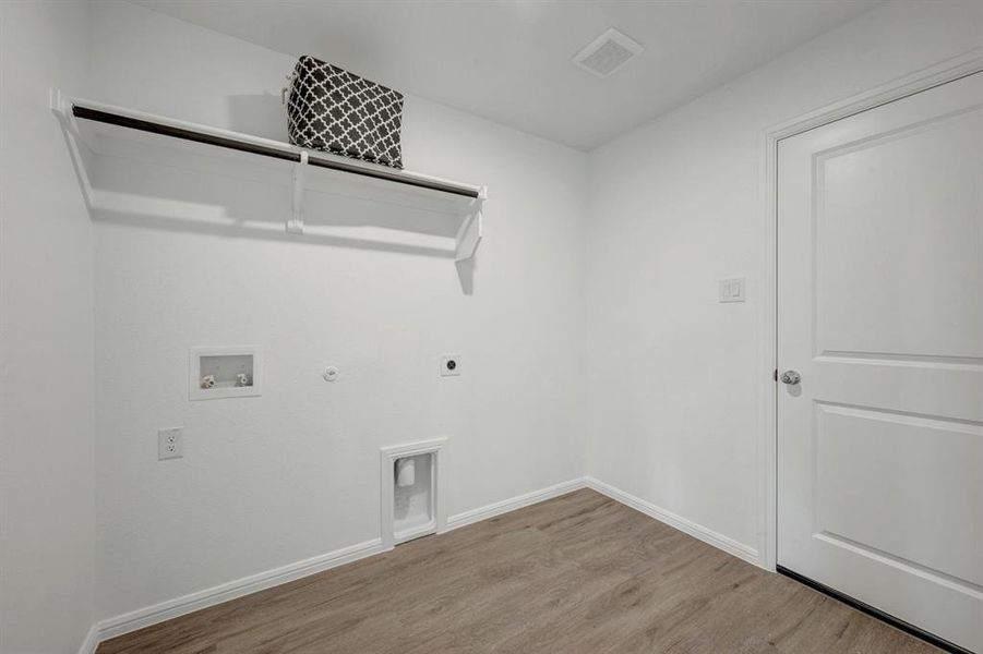 Spacious, unfurnished interior of a new home in Mobberly Farms, Pilot Point (Image 29).