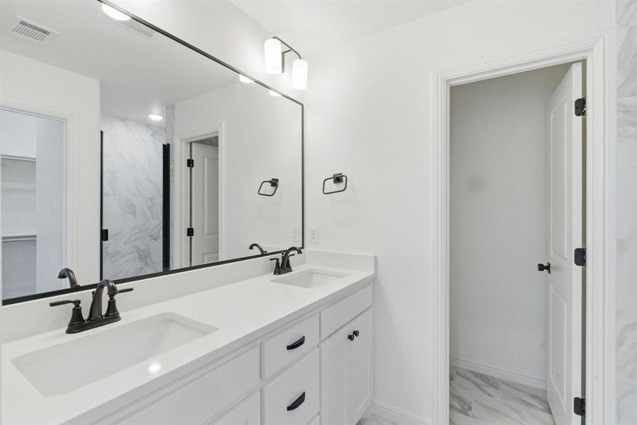 Furnished interior view inside a new home in , Lipan (Image 6).