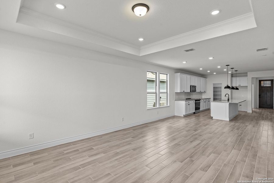 Spacious, unfurnished interior of a new home in Horizon Ridge, San Antonio (Image 22).