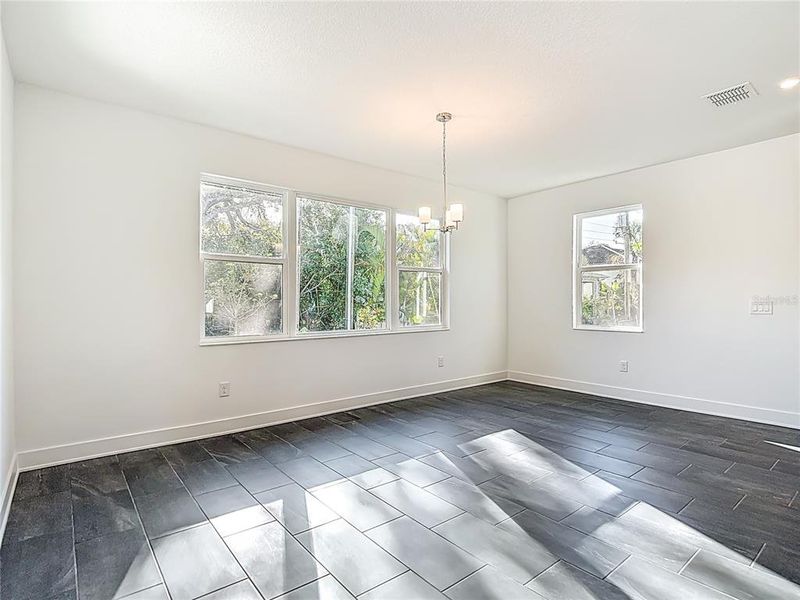 Spacious, unfurnished interior of a new home in , Tampa (Image 37).