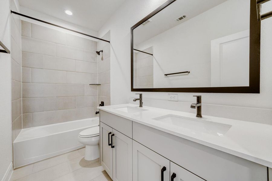Furnished interior view inside a new home in , Buda (Image 11).