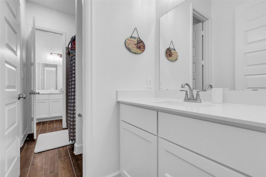 Secondary (Hollywood) bathroom Secondary (Hollywood) bathroom