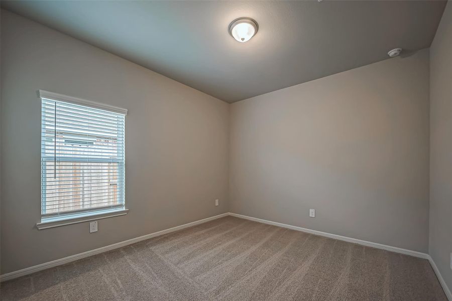 Spacious, unfurnished interior of a new home in Lago Mar, Texas City (Image 34).