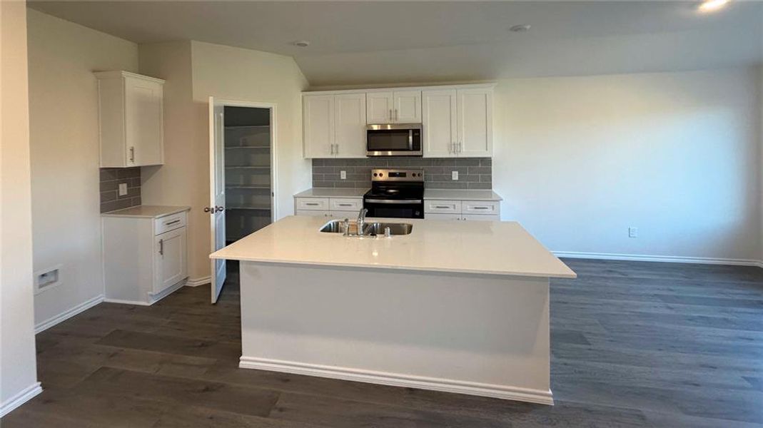 Furnished interior view inside a new home in Blaire Lake, Tyler (Image 6). Furnished interior view inside a new home in Blaire Lake, Tyler (Image 6).