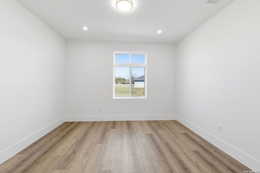 Spacious, unfurnished interior of a new home in , Bandera (Image 43).