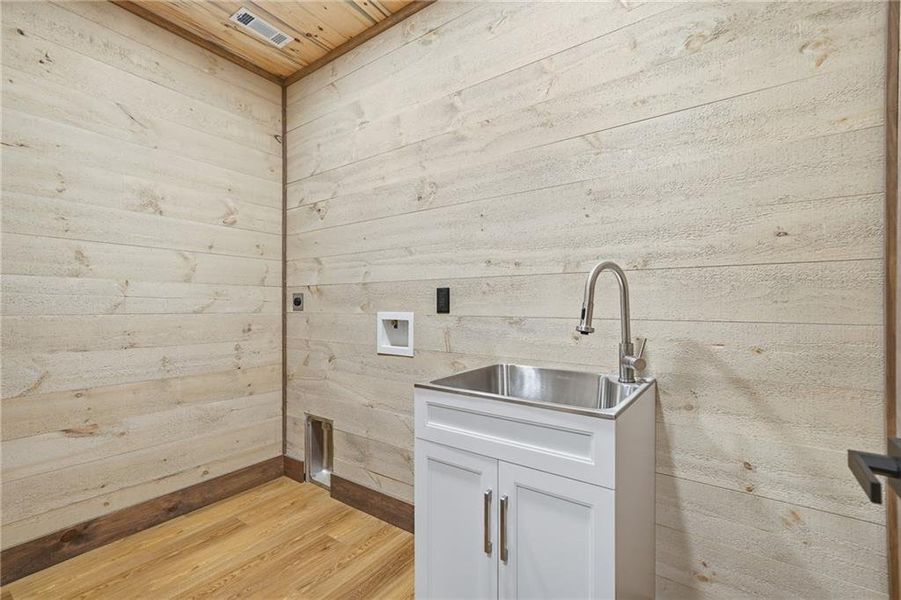 Close-up of interior finishes inside a home in , Blue Ridge (Image 19).