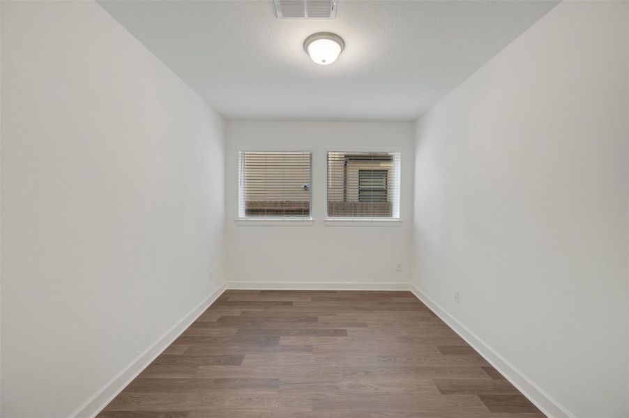Spacious, unfurnished interior of a new home in Riceland - Enclave Collection, Mont Belvieu (Image 16).