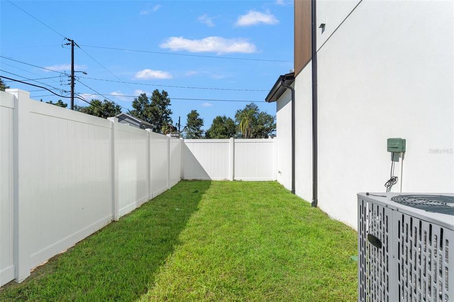 Exterior details and patio area of a home in , Tampa (Image 28).
