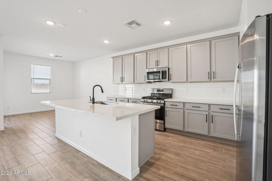 11-web-or-mls-W Cansados Rd-S1501-011