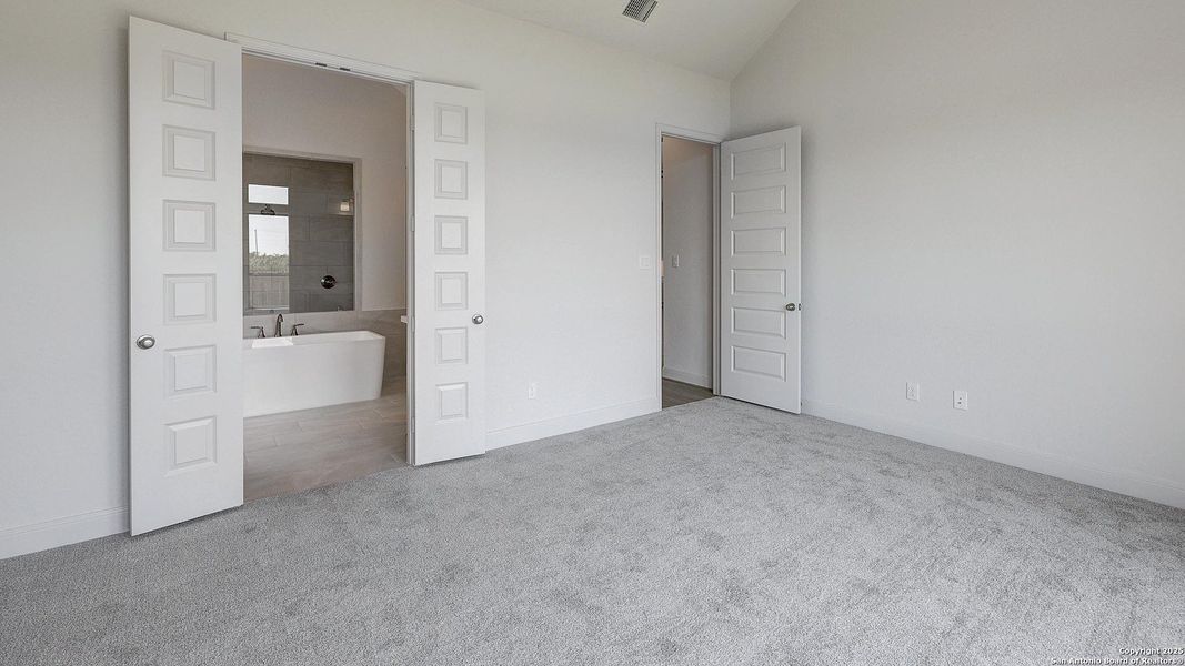 Spacious, unfurnished interior of a new home in Kallison Ranch 60', San Antonio (Image 16).