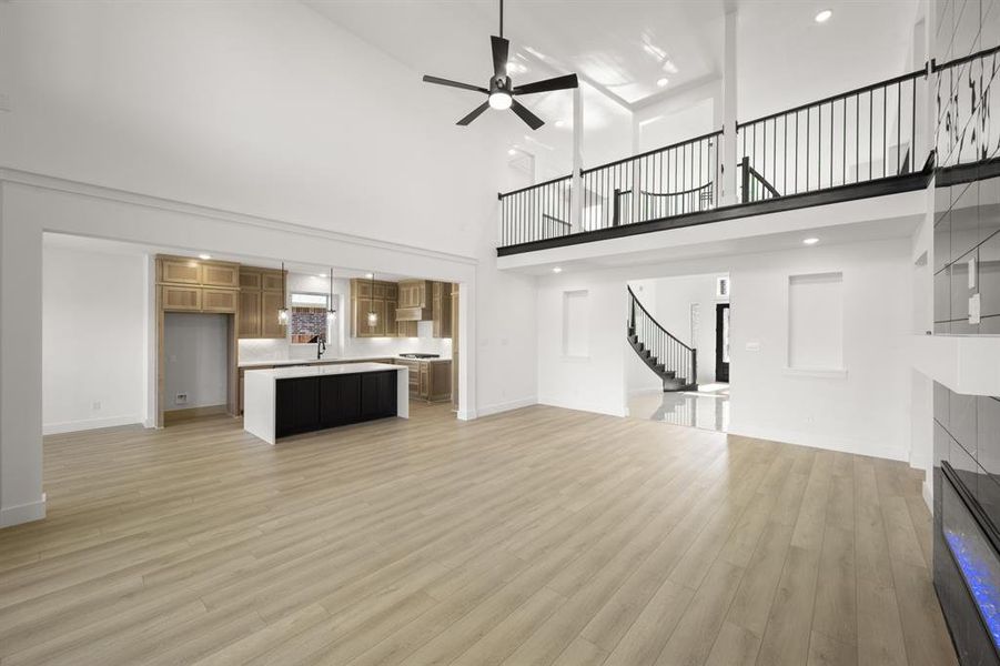 Spacious, unfurnished interior of a new home in High Country, Burleson (Image 31).