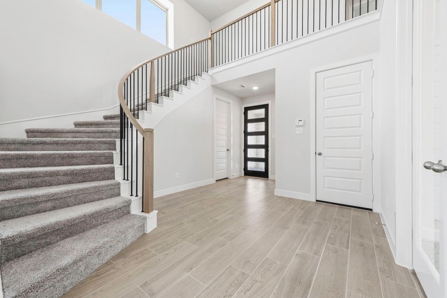 Spacious, unfurnished interior of a new home in Candela, Richmond (Image 24).