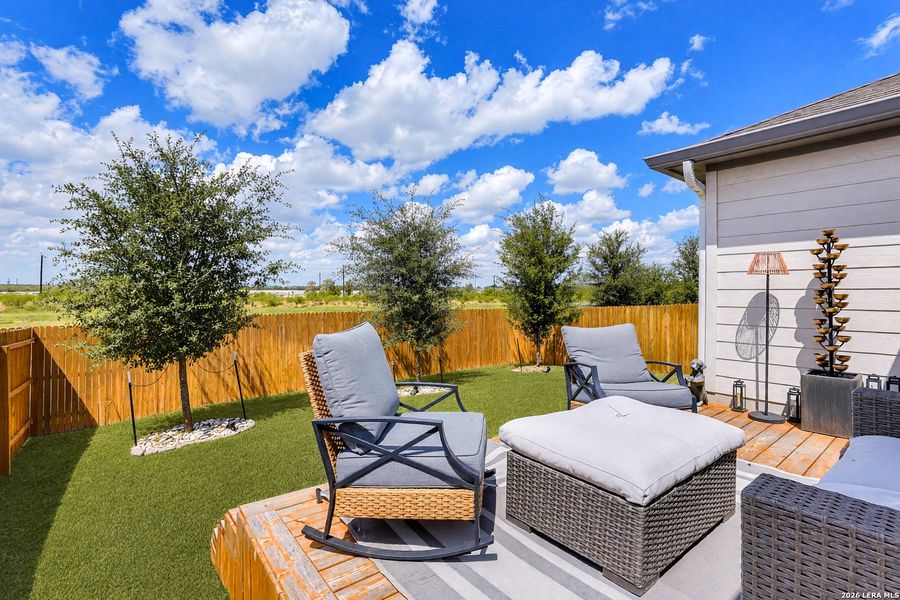 Exterior details and patio area of a home in Cinco Lakes, San Antonio (Image 20).