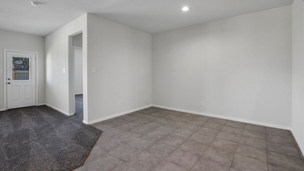 Representative unfurnished interior of a home built from the Ozark by D.R. Horton in Saratoga, Granbury (Image 18).