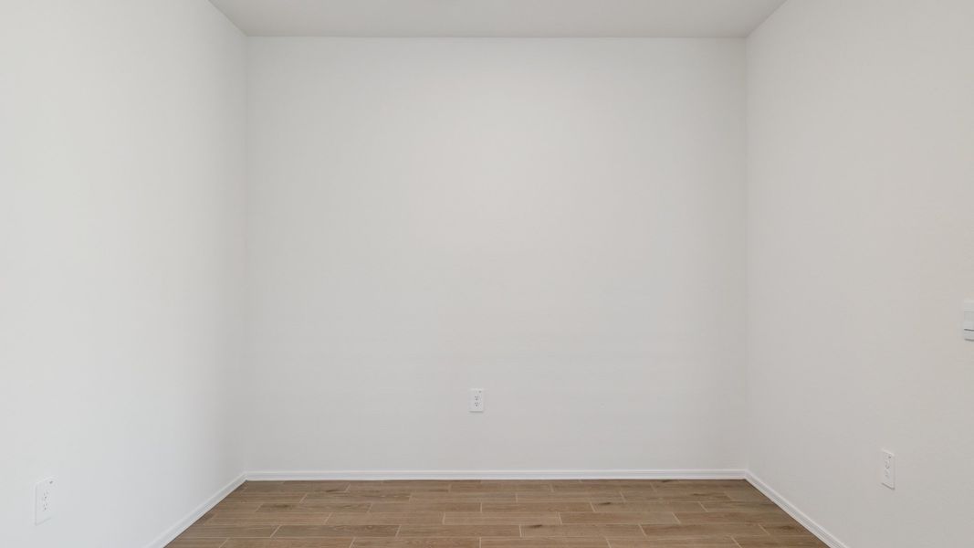 Spacious, unfurnished interior of a new home in Rio Rancho Estates, Wittmann (Image 21).