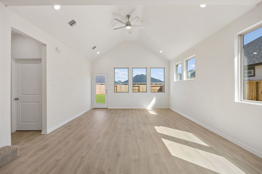 Spacious, unfurnished interior of a new home in Riviera Pines, Huffman (Image 16). Spacious, unfurnished interior of a new home in Riviera Pines, Huffman (Image 16).