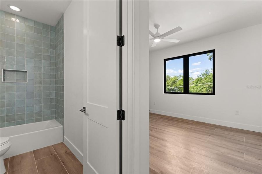 Spacious, unfurnished interior of a new home in , Winter Park (Image 46).