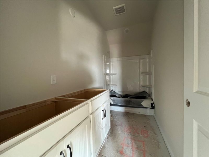 Furnished interior view inside a new home in Rolling Glen, Hutto (Image 4).