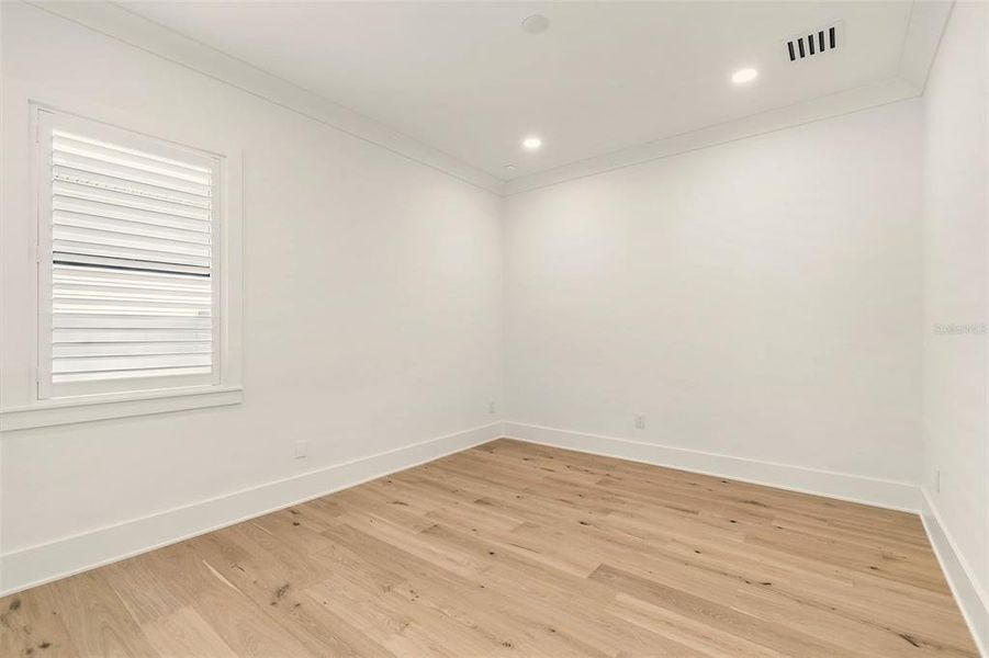 Spacious, unfurnished interior of a new home in , Tampa (Image 26).