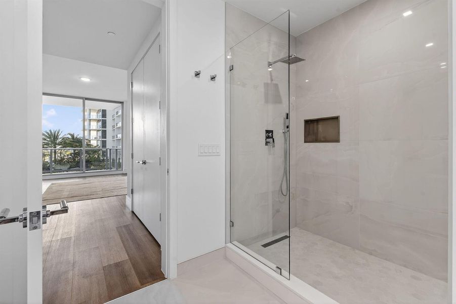 220LakeShoreDr#715(31) 220LakeShoreDr#715(31)