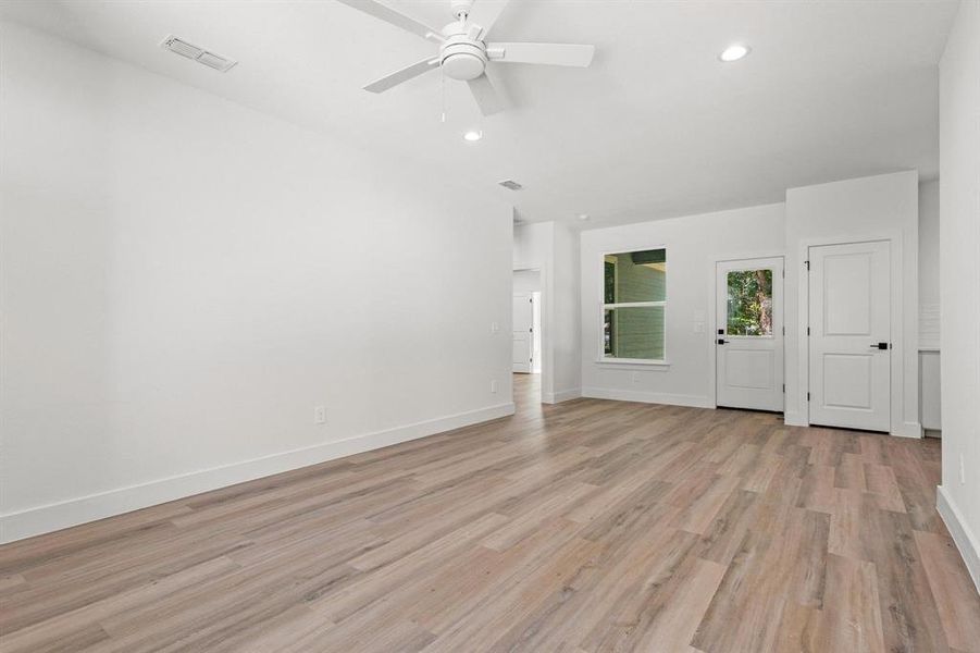 Spacious, unfurnished interior of a new home in , Denison (Image 17).