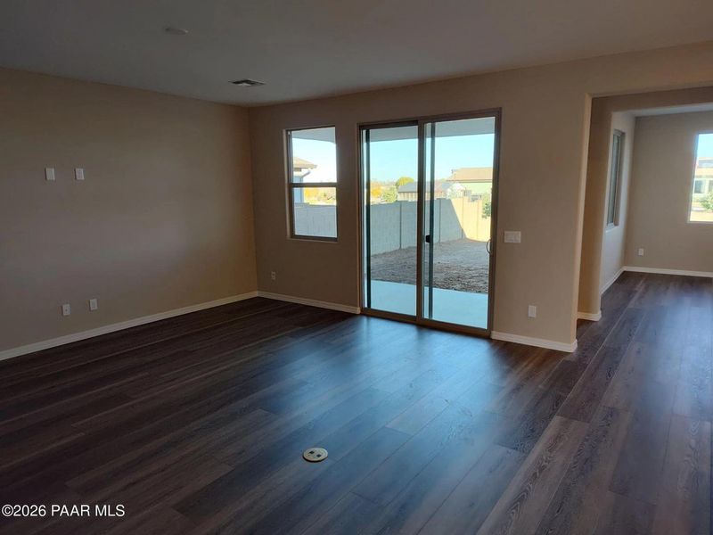 Spacious, unfurnished interior of a new home in North Ridge at Pronghorn Ranch, Prescott Valley (Image 4).