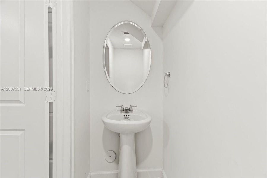 Image 37 of a home in .